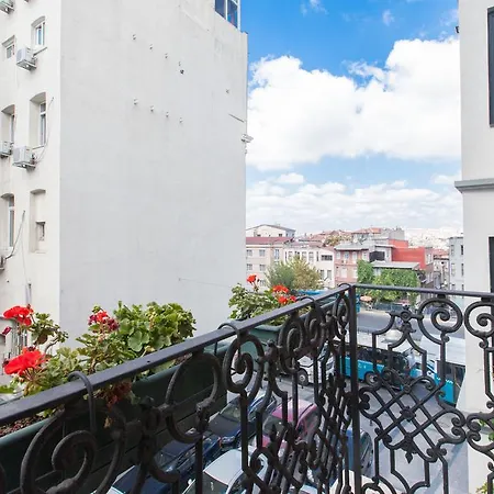 Dila Suits 1 Istambul