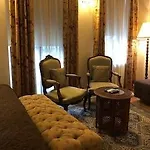Lejlighedshotel Dila Suits 1