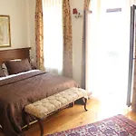 Lejlighedshotel Dila Suits 1