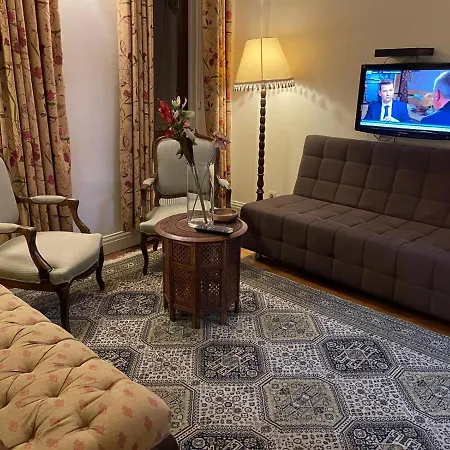 Lejlighedshotel Dila Suits 1 3*