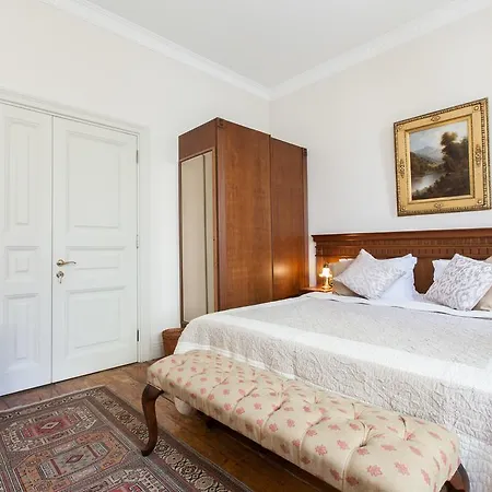 Apartahotel Dila Suits 1 3*