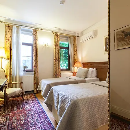 Aparthotel Dila Suits 1 3*