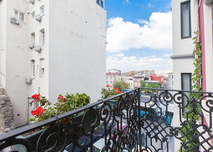 Dila Suits 1 Istambul