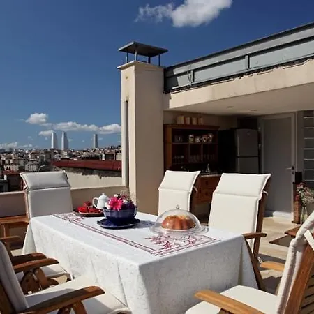 Lejlighedshotel Dila Suits 1